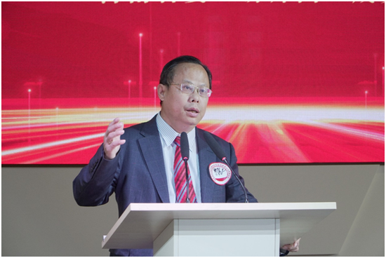 海南政法職業(yè)學(xué)院副院長、海南省委“講師團(tuán)”成員、教授、博士生導(dǎo)師朱錦茂。符敦孝攝